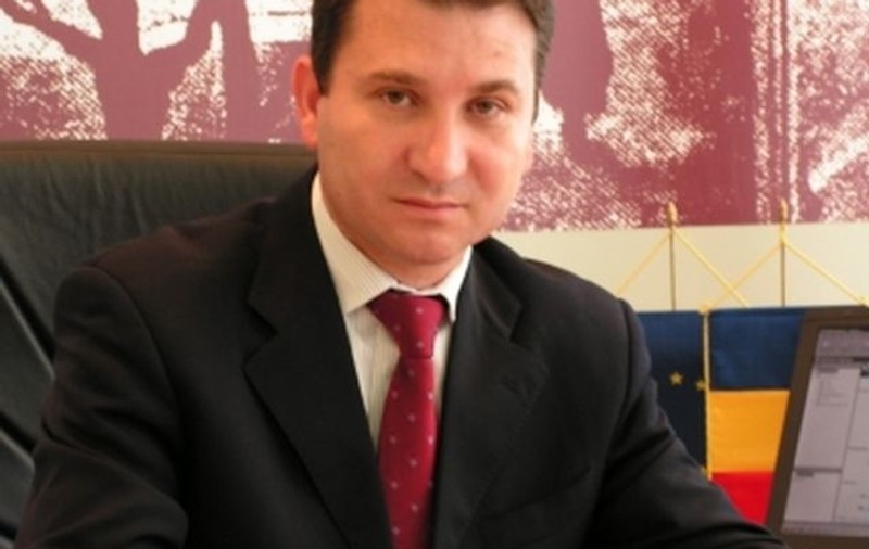 Primarul Bacăului, Romeo Stavarache, trimis în judecată în stare de arest preventiv