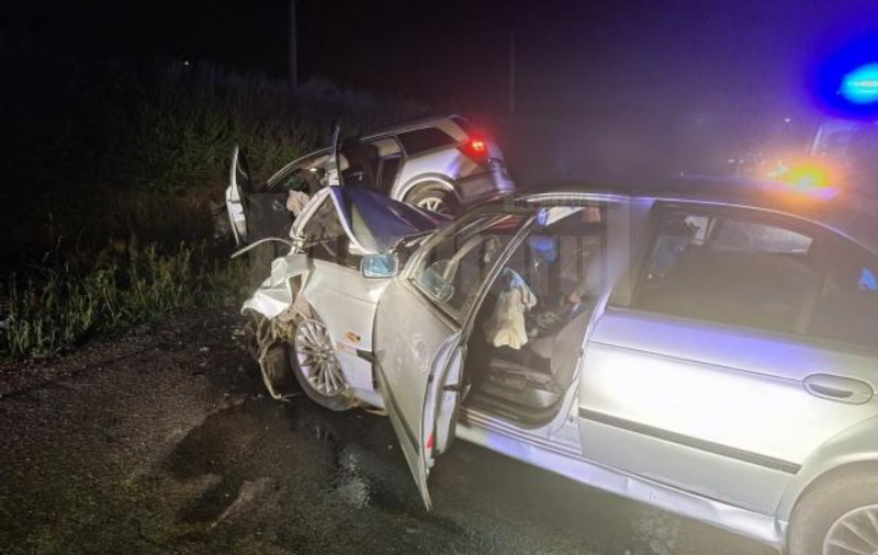 Șase victime, dintre care trei copii, după ce două mașini s-au ciocnit violent, în Suceava
