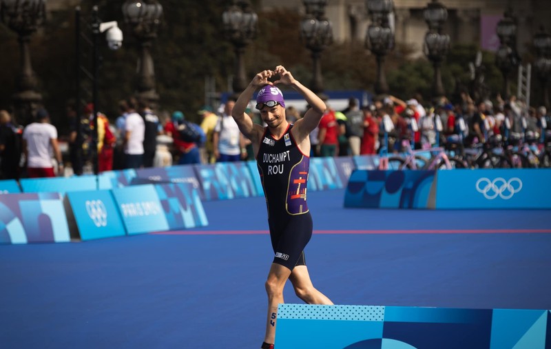 Felix Duchampt, reprezentantul României la JO, a terminat pe ultimul loc cursa de triatlon, în ovațiile publicului. „Ochii îmi lăcrimează”. VIDEO