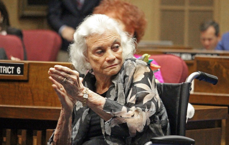 A murit Sandra Day O'Connor, prima femeie numită la Curtea Supremă a SUA. A fost decorată de Barack Obama