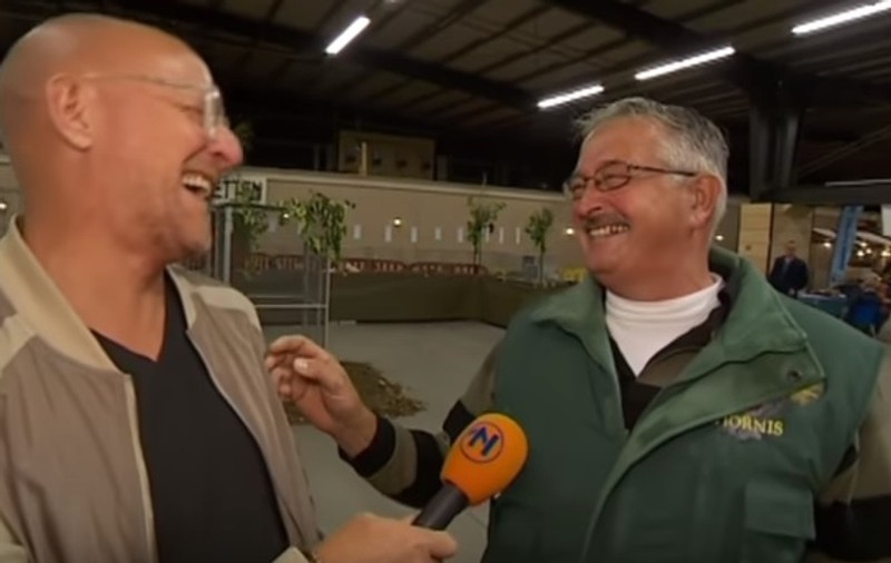 VIDEO VIRAL | Un fermier a amuzat tot internetul cu râsul său: "Zici că e o găină"