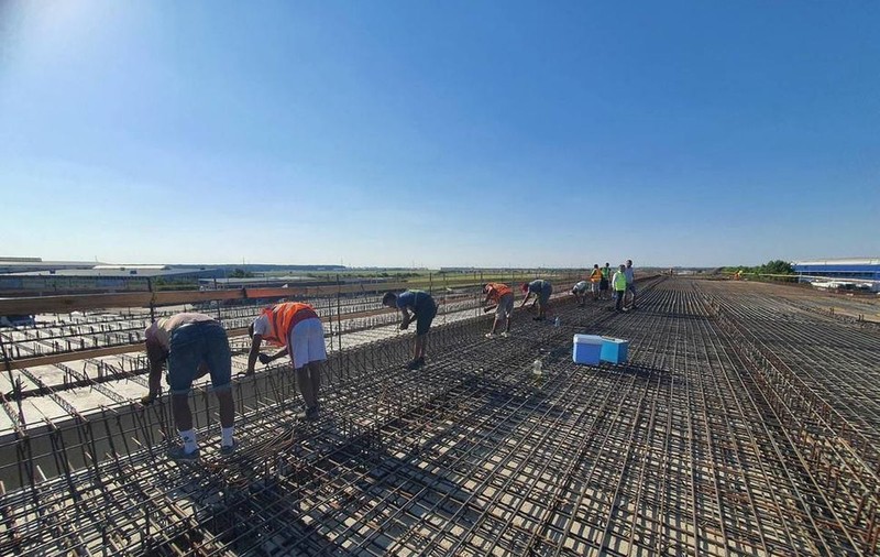 Chinezii au dus 150 de muncitori pe Autostrada Bucureștiului chiar de Paște. Inspectorii neanunțați vor viteză și mai mare