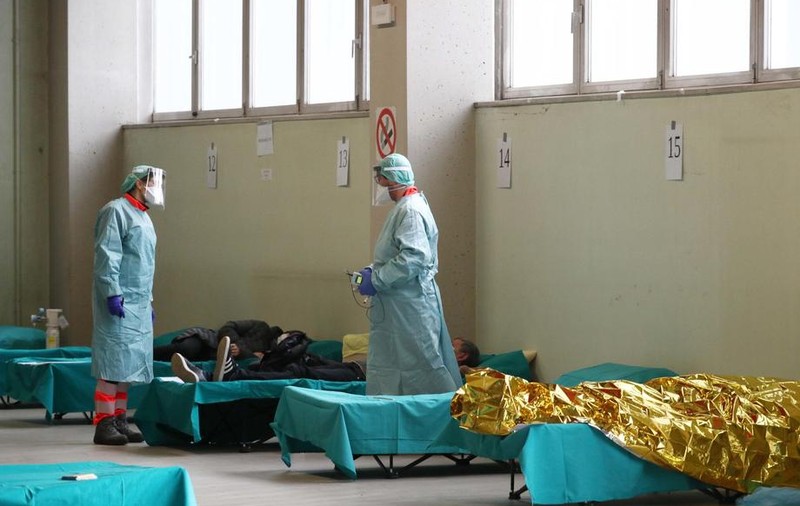 Un medic din Italia mărturisește că aleg pacienții pentru că nu au locuri: „Încercăm să salvăm doar ce se poate salva”