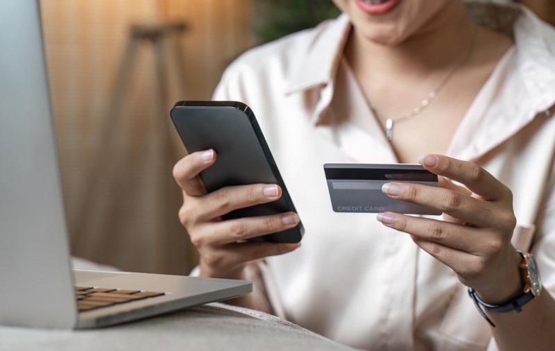 Cum să fii sănătos financiar? Păstrează secrete datele bancare 