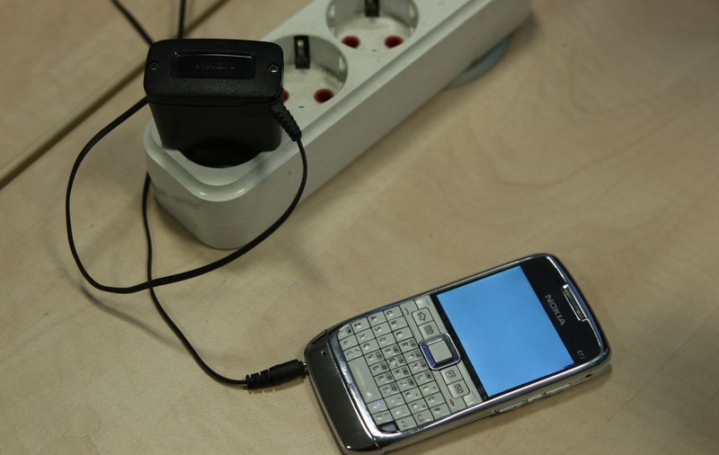 Cum afli dacă ai telefonul ascultat! Ce simplu e!