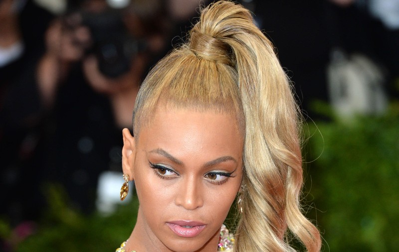 Se putea mai DEZBRĂCATĂ de atât? Beyonce a ARĂTAT TOT la Met Gala 2015 | FOTO