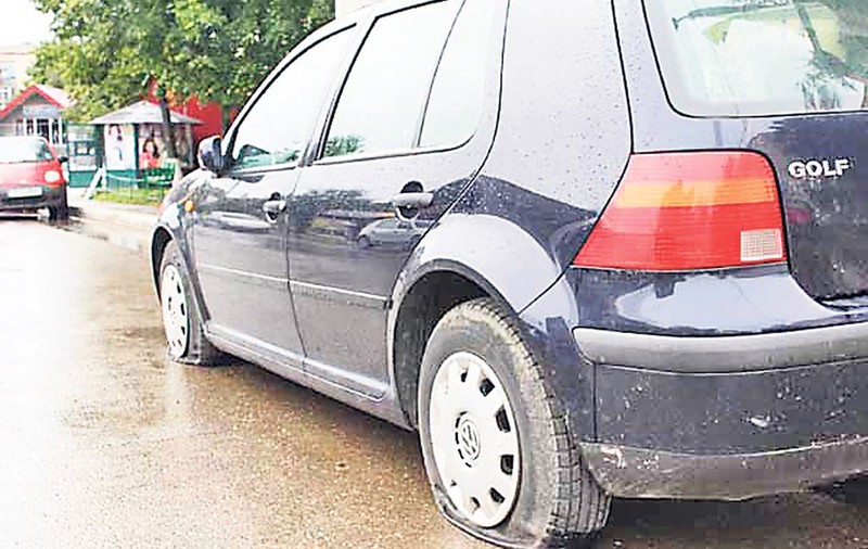 45 de şoferi de pe aceeaşi stradă au rămas pe jantă