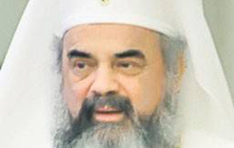 Reacție nervoasă a Patriarhului Daniel la înmormântarea femeii de serviciu de la Colectiv. "Să vină lumea la biserică, nu la club!" | FOTO & VIDEO