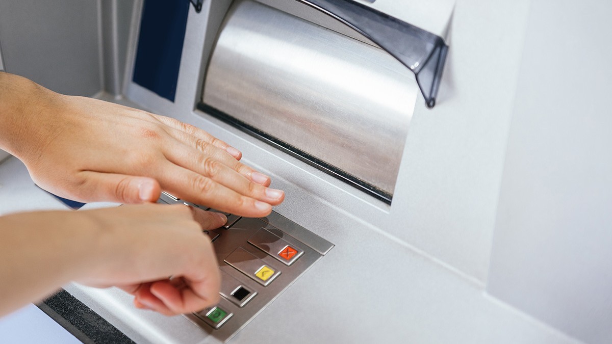 Pin introdus la bancomat