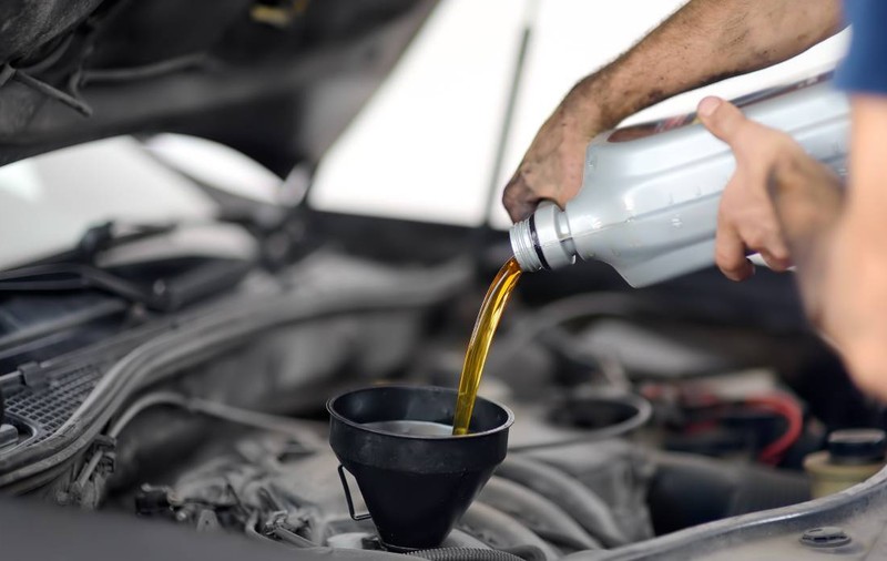 Revizia auto de primăvară în 2025: Cât costă schimbul de ulei și filtrele la mașină