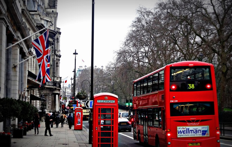 Cum vor fi tratați cetățenii UE care muncesc în Marea Britanie, după Brexit