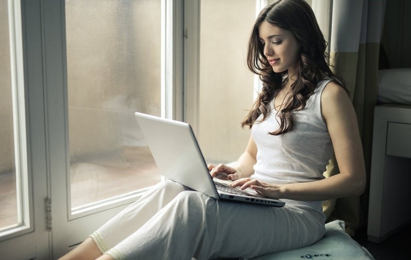 Guvernul promite cea mai mare bibliotecă online din ţară. Ar fi gata în 3 ani și costă peste 10 milioane de euro