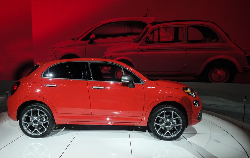 Ucisă de un Fiat 500: o femeie care își spăla mașina a avut parte de o moarte bizară după ce a uitat să tragă frâna de mână