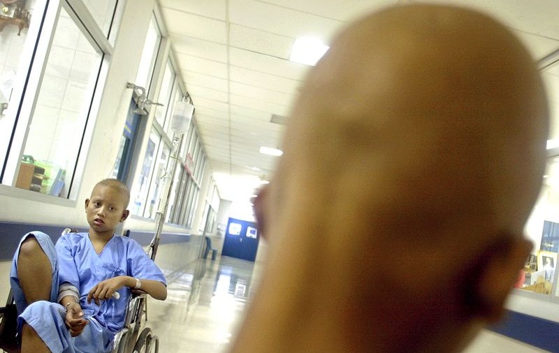 Tineri cu handicap, obligaţi să se bată între ei