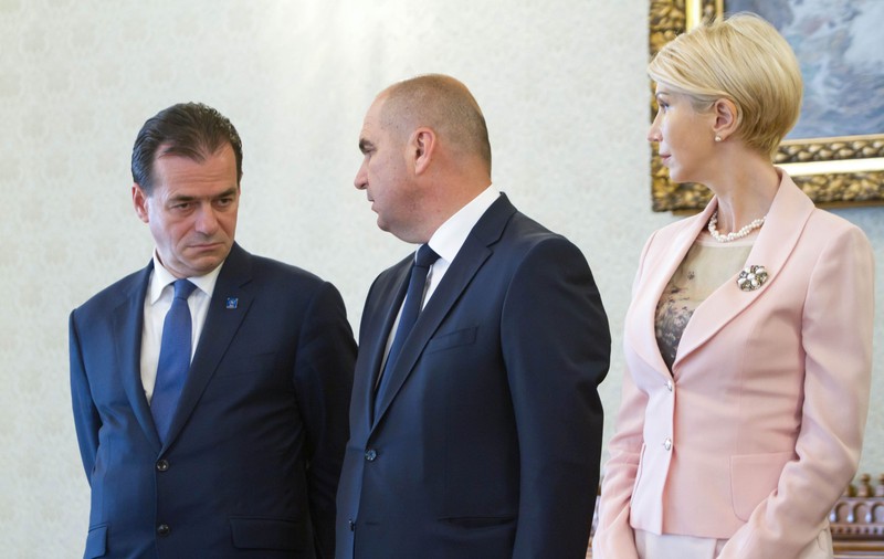 După Turcan, Ilie Bolojan preia și el lupta cu asistații social. Ce omit însă autoritățile atunci când acuză „nemunca”