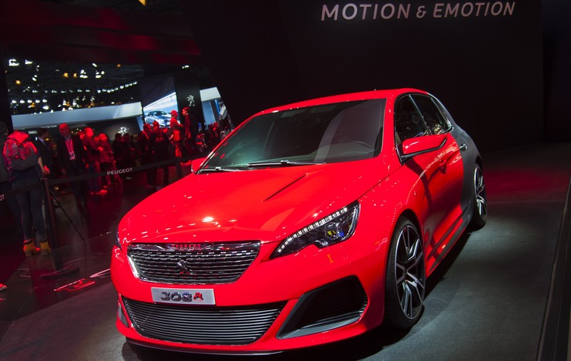 Peugeot schimbă vitezometrele digitale cu unele analogice, din criză de cipuri