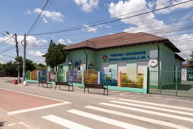 Şcoala Gimnazială nr. 1 din comuna 1 Decembrie
