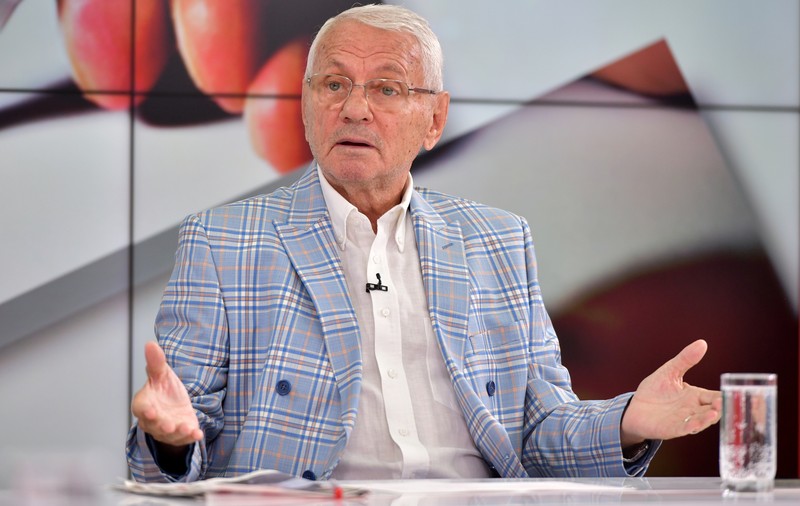 Amintirile lui Mircea Rădulescu, la 80 de ani: „În Egipt, băutura circula pe sub masă, era dată cu piciorul”