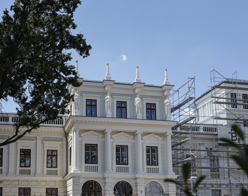 Renovarea Palatului Știrbei se apropie de final. „Bijuteria” de pe Calea Victoriei a revenit la gloria de odinioară