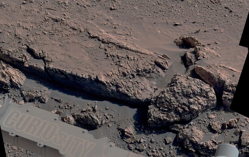 Roverul Curiosity a spart accidental o rocă pe Marte făcând o descoperire geologică neașteptată