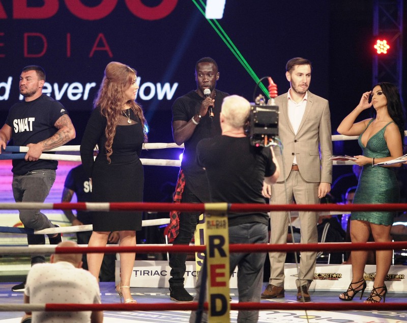 Superkombat. Ne-a bătut, dar ne iubește nebunește! Francezul Sagna, star la Man. City, nu se mai satură de litoralul nostru / GALERIE FOTO