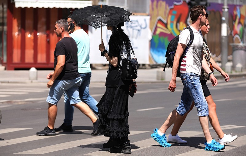 Noi alerte de vreme rea: Vijelii în mai multe județe din vest, canicula persistă în sud. Temperaturi de foc la București
