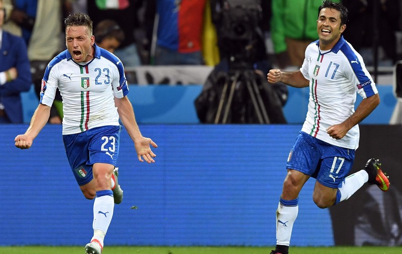 Euro 2016. Belgia - Italia 0-2. Ai naibii ”macaronari”! I-au lovit pe ”draci” de două ori. În meleul bucuriei, antrenorul Antonio Conte și-a spart nasul!