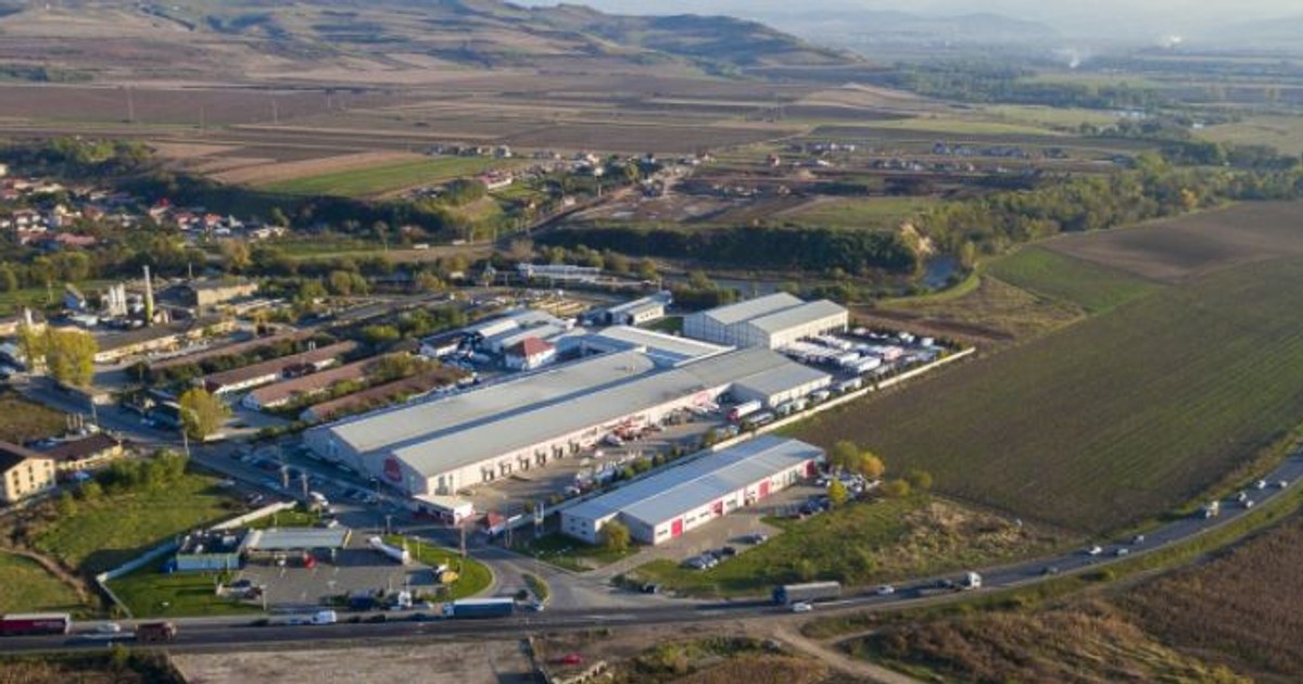 Gigantul chinez WH Group cumpără doi producători de mezeluri din România. Fabrica de mezeluri Elit, fotografie aeriană