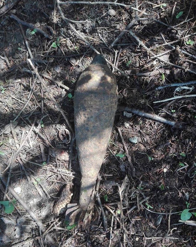 Bombă, descoperită în curtea unei biserici din Odorheiu Secuiesc. Muniția a fost ridicată de pirotehniști / FOTO