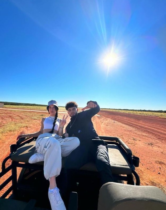 Imagini cu fiica lui Ion Țiriac din vacanța în Namibia. Ioana a petrecut alături de fiul Ilenei Lazariuc