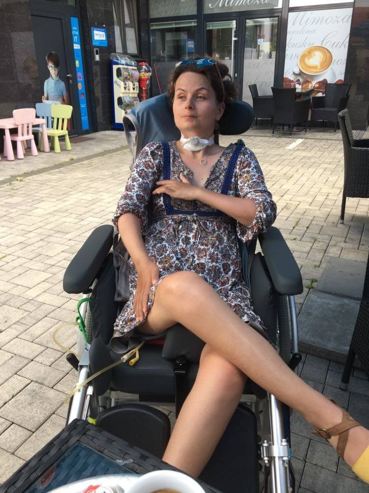 Veronika a început să-și miște încet mâinile. Foto: Facebook / veronika.v.malinka
