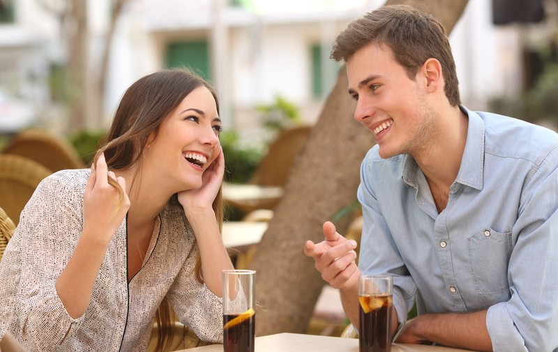 TEST. Mai știi să flirtezi?