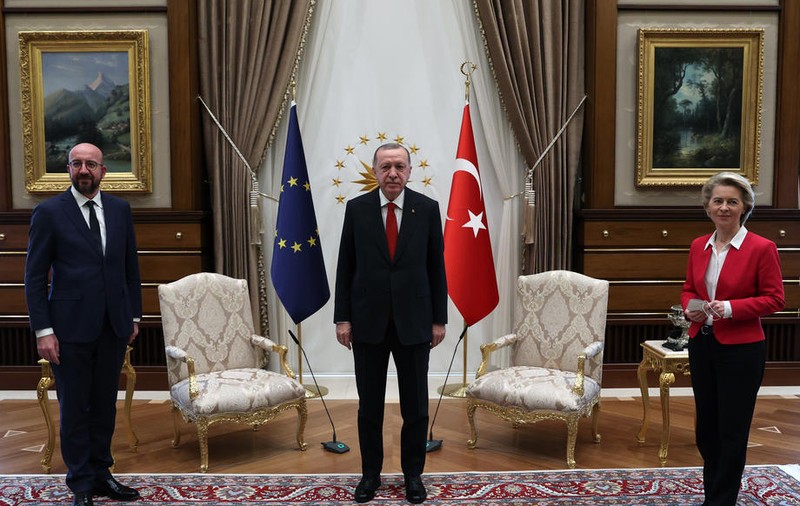 Premierul Italiei l-a acuzat pe Erdogan că a umilit-o pe Ursula von der Leyen