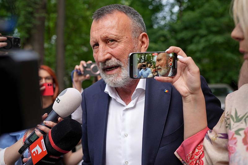 Senatorul Paul Stanescu soseste la sediul central al PSD din Bucuresti pentru a participa la Consiliul Politic National al Partidului Social Democrat, luni, 5 mai 2025. ANDREEA ALEXANDRU/ MEDIAFAX FOTO