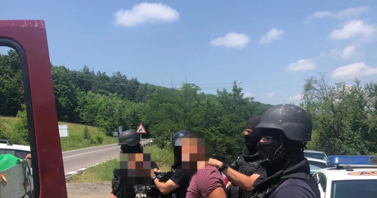 https://ziarulargesul.ro/au-fugit-cu-marfa-din-suedia-si-au-fost-prinsi-in-arges/