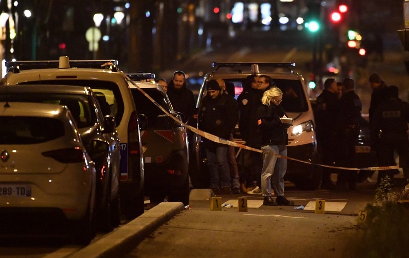 Un bărbat a fost ucis de poliţie la Paris, acuzat că a ameninţat forţele de ordine