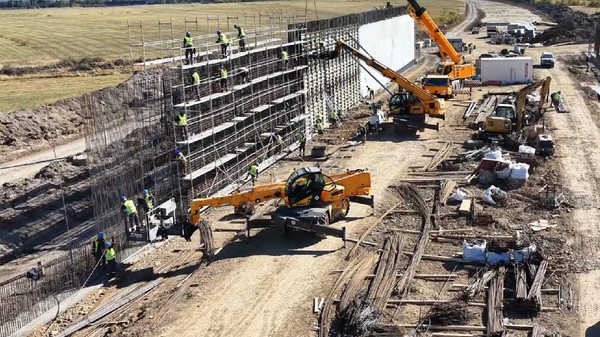 Lucrări pe un lot autostradă din A8