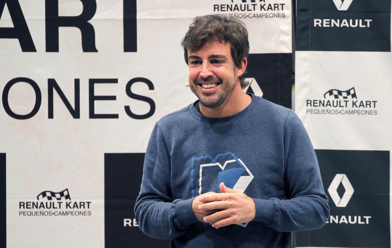 Pilotul de Formula 1 Fernando Alonso ar putea concura în Raliul Dakar