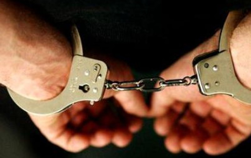 Un tânăr și-a omorât tatăl după ce acesta i-a violat fetița de 3 ani