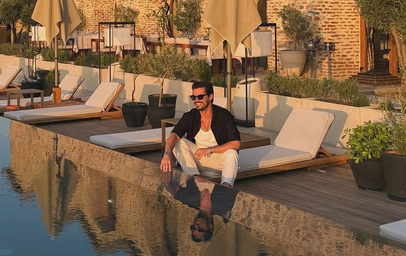 Actorul care ajunsese la Terapie Intensivă după ce s-a răsturnat cu mașina s-a întors pe platourile de filmare. Cum l-au primit colegii