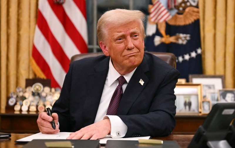 Donald Trump ameninţă cu taxe vamale de 200% pentru unele produse franţuzeşti, după ce Emmanuel Macron a refuzat să se alăture Consiliului pentru Pace