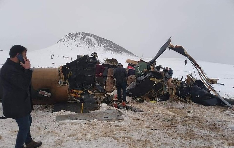 Un elicopter militar s-a prăbușit în Turcia, la 30 de minute după decolare. 10 soldați și un general au murit