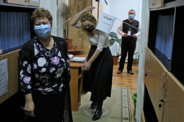 În ciuda obstacolelor, Elena Lasconi a vizitat toate încăperile din primărie