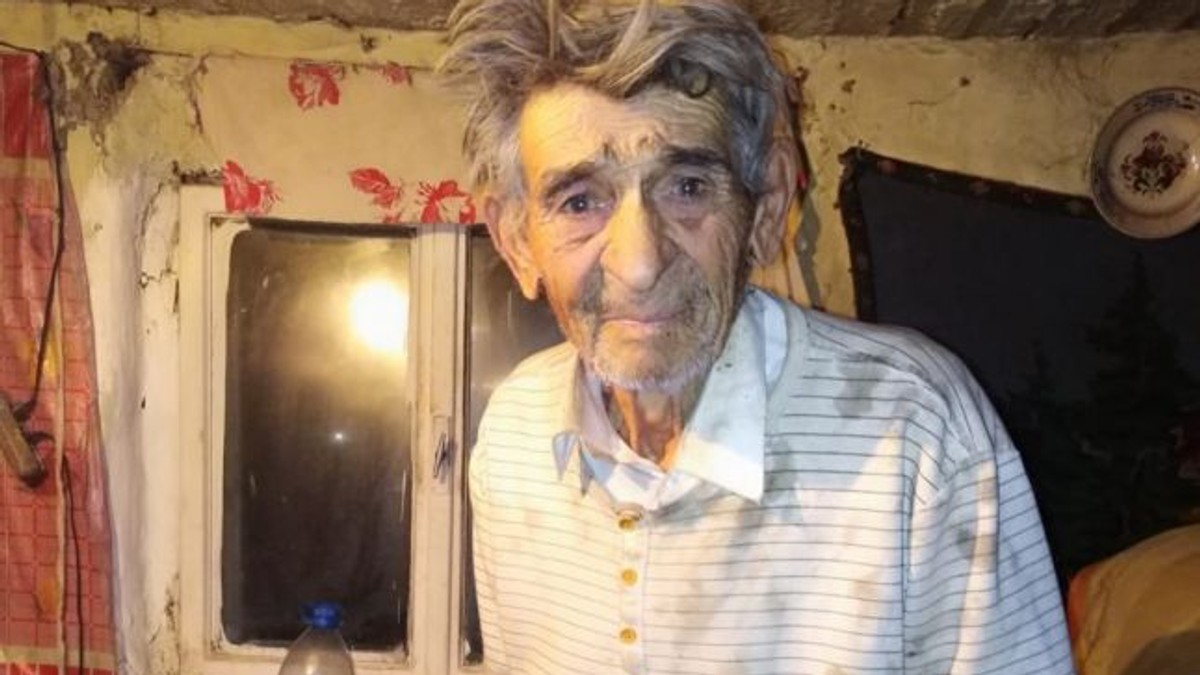 Un bătrân din Alba a rămas singur la 84 de ani. Nicolae Irimie, de 84 de ani, în casa lui sărăcăcioasă