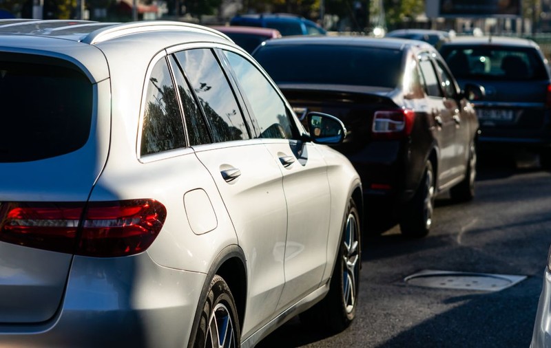 Mașini chinezești care costă cât o Dacia, dar arată ca un BMW. Top 5 modele disponibile în România în 2026