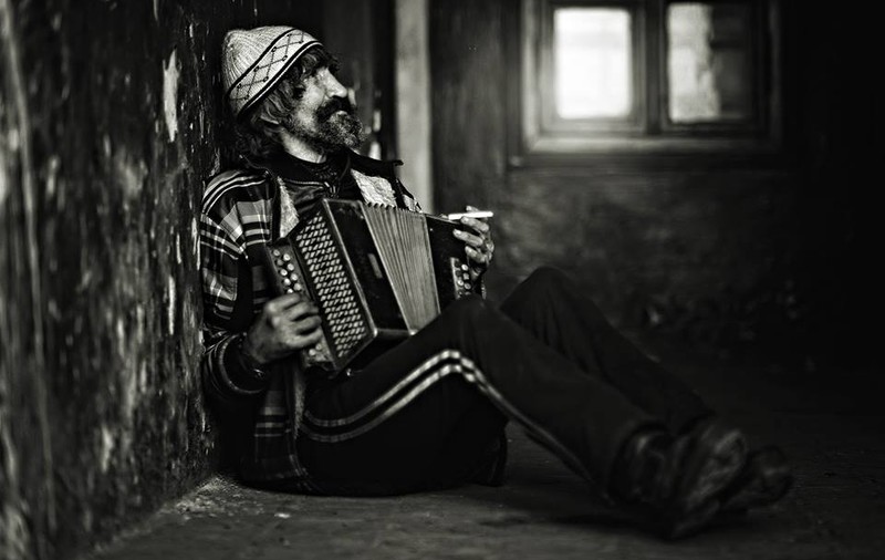 REPORTAJ/Povestea lui Juju, filosoful homeless din Anina: "Eu sunt fericit. Ştii cum a murit Tolstoi? Sărac. Şi în frig“|FOTO