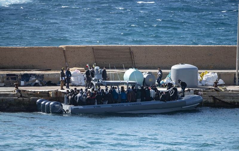Un judecător din Italia închide după șapte ani dosarul împotriva ONG-urilor de salvare a migranților din Marea Mediterană