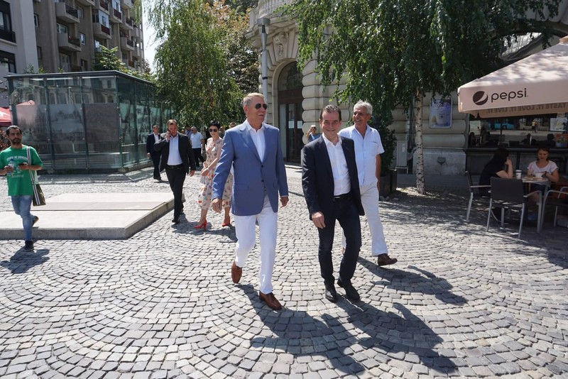 Iohannis și Orban în Piața Universității (foto Libertatea / Dumitru Angelescu)