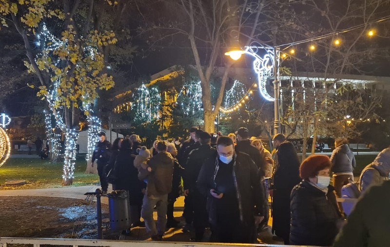 Scandal la Târgul de Crăciun din Constanța după ce mai multe persoane fără certificat au vrut să forţeze intrarea