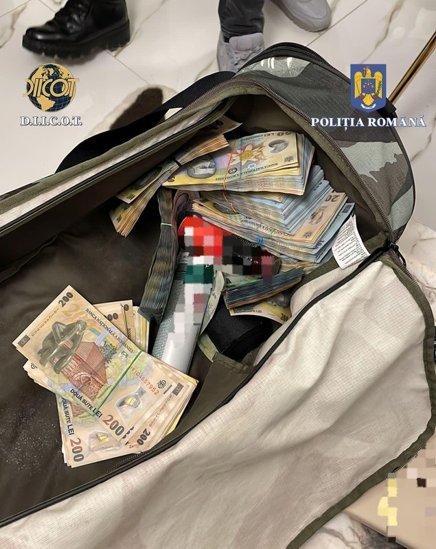 Peste 45 de kilograme de droguri, găsite în Cluj. Trei persoane au fost arestate